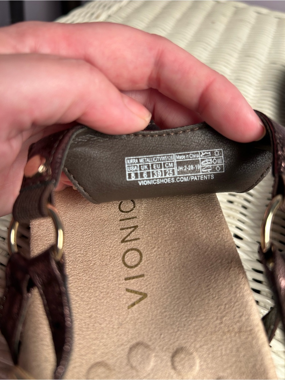 Vionic Kirra Metallic Bronze Leather Orthotic Thong Sandals Women’s Size 8 - Picture 5 of 6